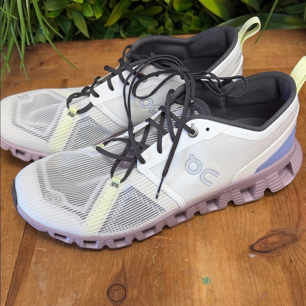 On Running Women's Cream and Lavender Sneakers